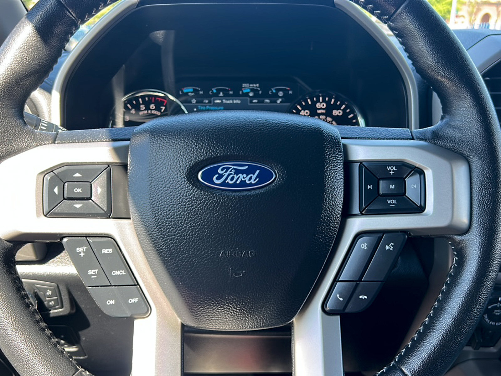 Used 2019 Ford F150 Lariat w/ Max Trailer Tow Package AWD/4WD image 11