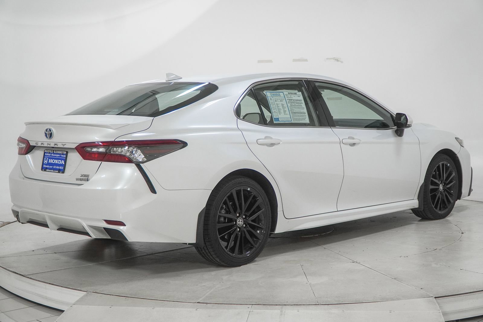 Used 2022 Toyota Camry XSE w/ Cold Weather Package FWD image 11