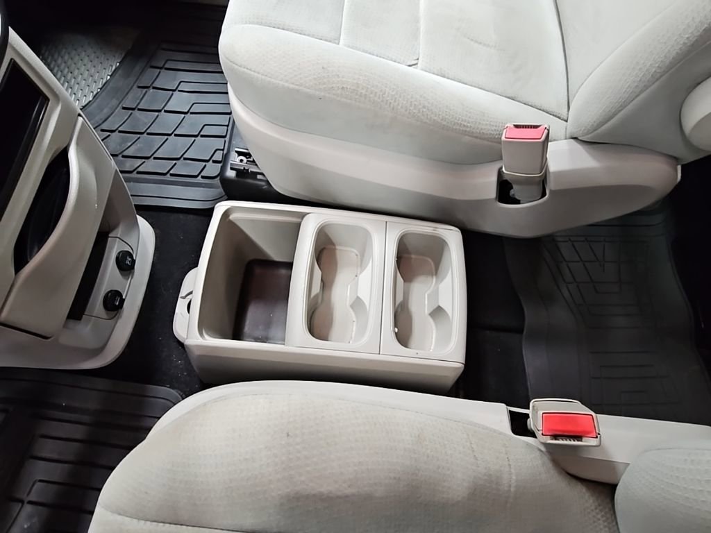 Used 2013 Dodge Grand Caravan SE image 16