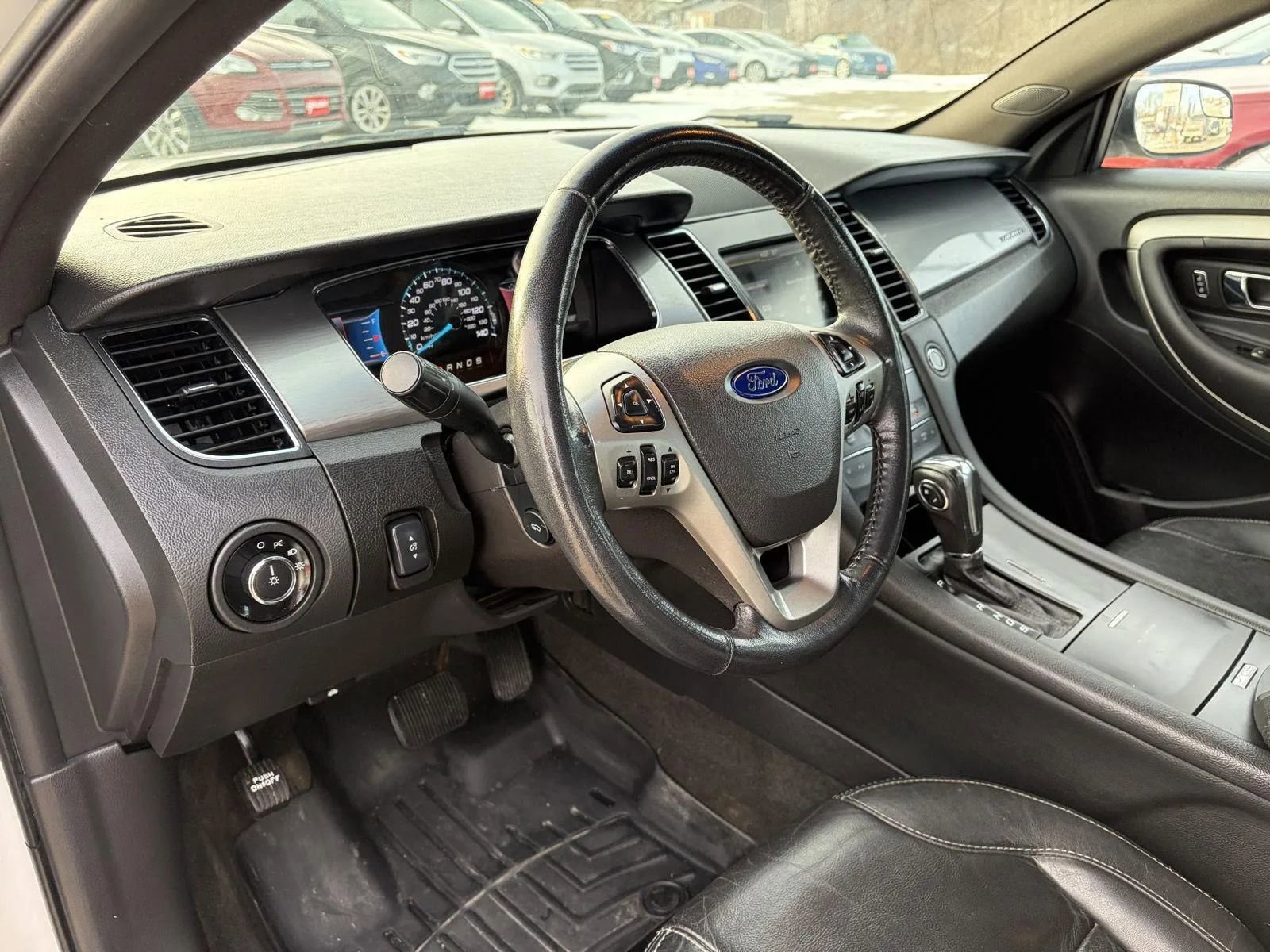 Used 2014 Ford Taurus SEL w/ Equipment Group 201A FWD image 11