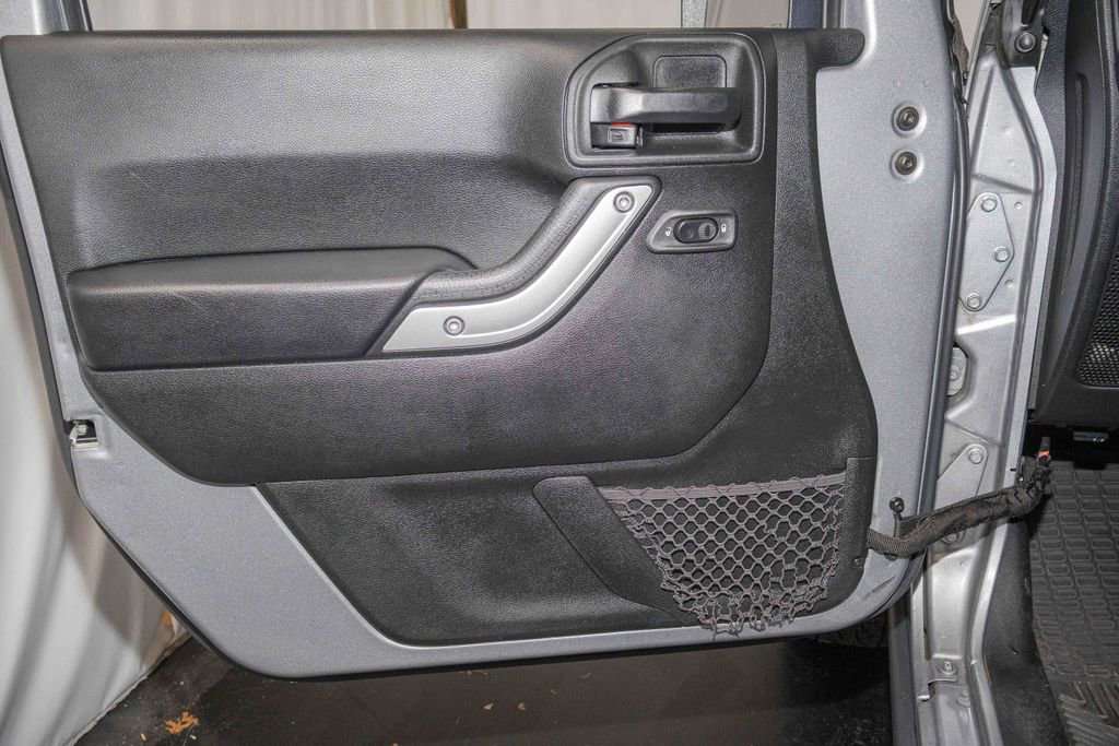 Used 2018 Jeep Wrangler Unlimited Rubicon w/ Cold Weather Group image 10