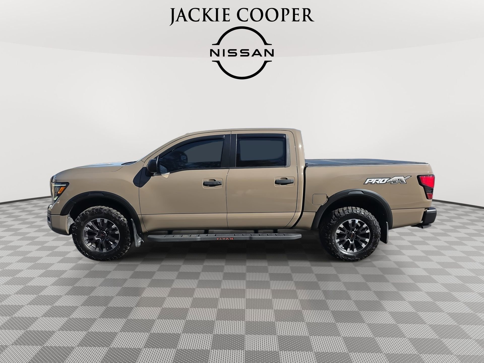 Used 2021 Nissan Titan PRO-4X w/ Pro-4x Utility Package image 8