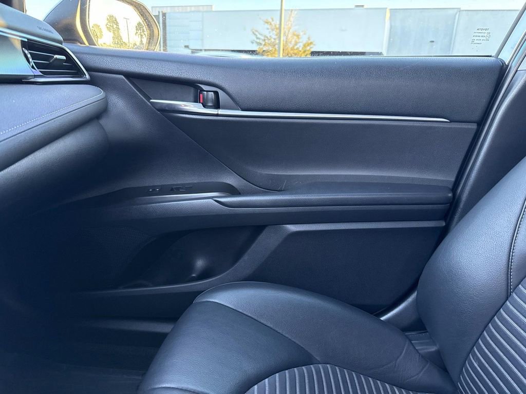 Used 2022 Toyota Camry SE image 29