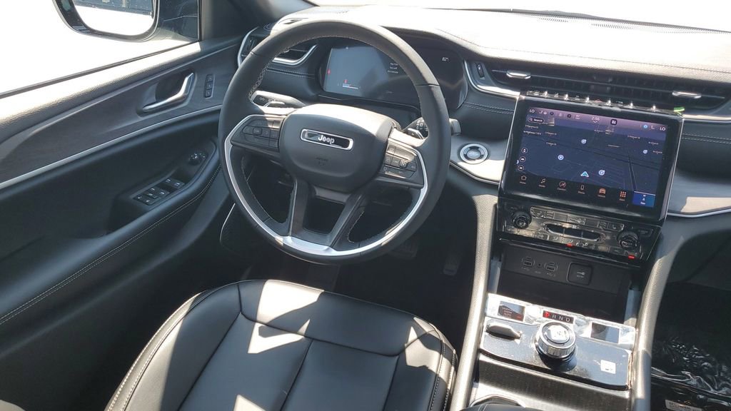 New 2025 Jeep Grand Cherokee L Limited w/ Black Appearance Package image 12