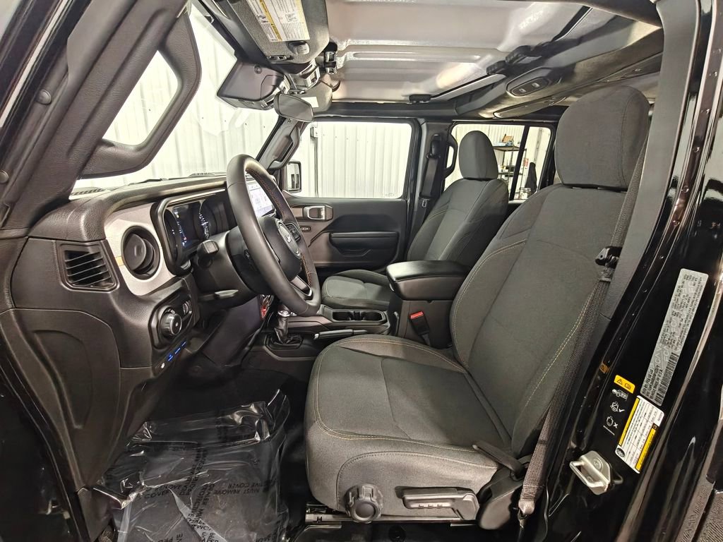 Used 2024 Jeep Wrangler Unlimited image 25