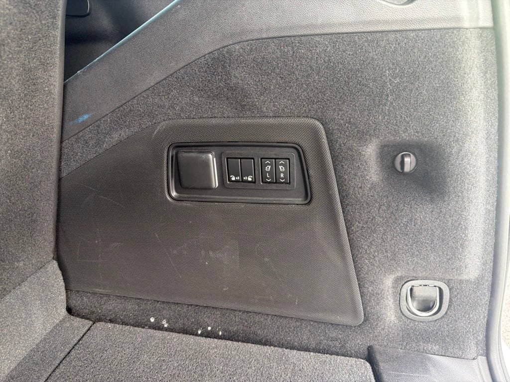 Used 2022 Cadillac Escalade Luxury AWD/4WD image 36