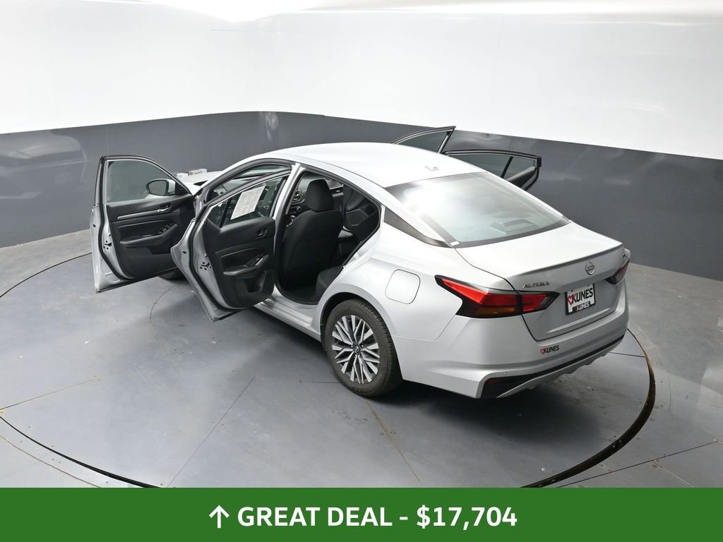 Used 2023 Nissan Altima 2.5 SV FWD image 56