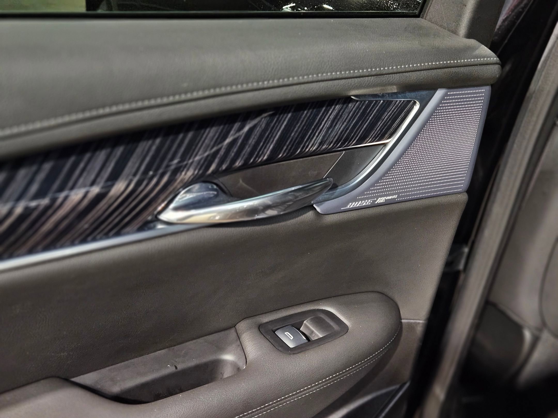 Used 2025 Cadillac XT6 Premium Luxury image 37