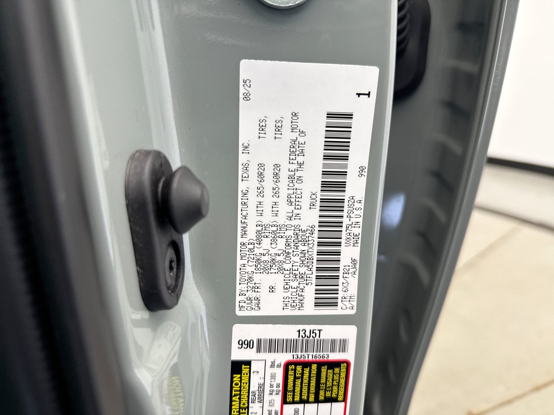 Used 2026 Toyota Tundra SR5 w/ SR5 Convenience Package AWD/4WD image 19