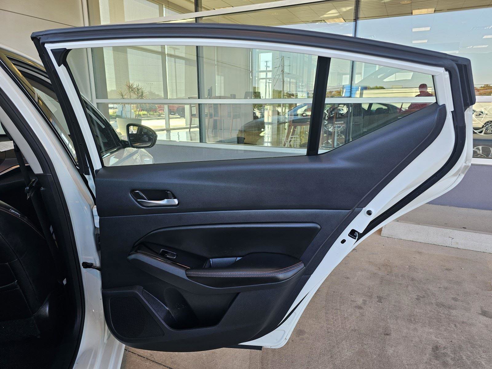 Used 2023 Nissan Altima 2.5 SR image 14