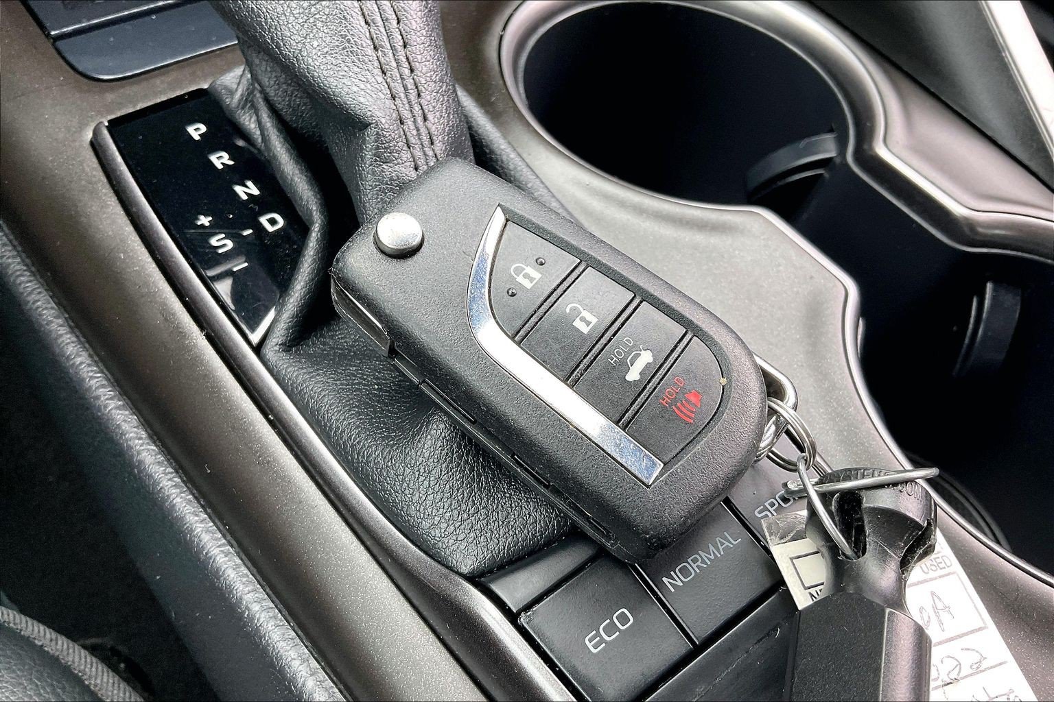 Used 2022 Toyota Camry SE FWD image 14
