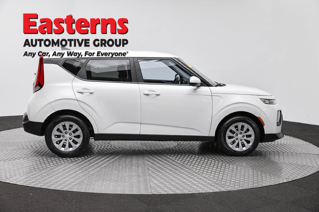 Used 2022 Kia Soul LX FWD image 5