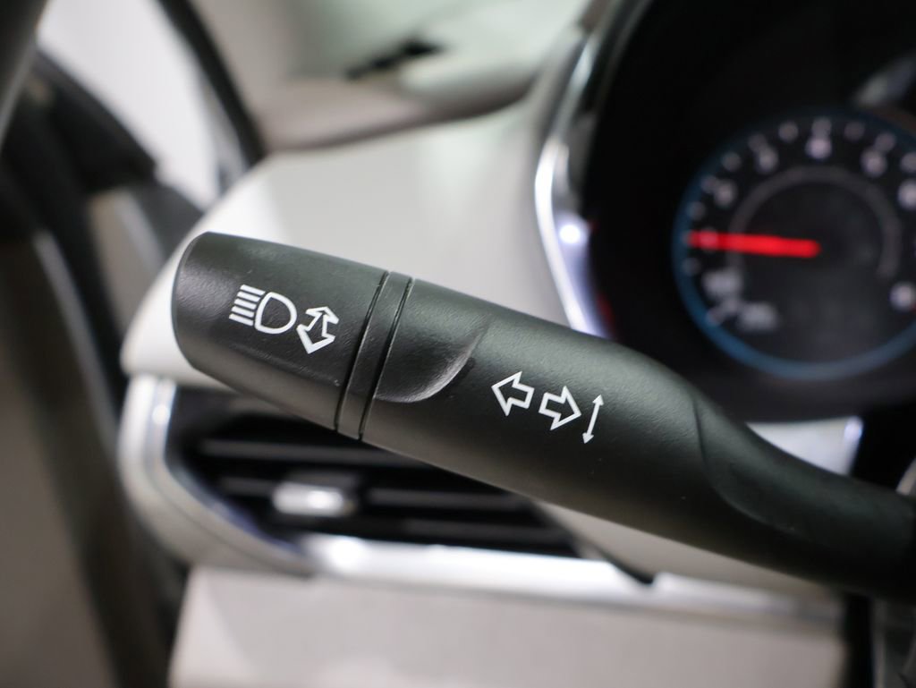 Used 2020 Chevrolet Traverse LT image 37