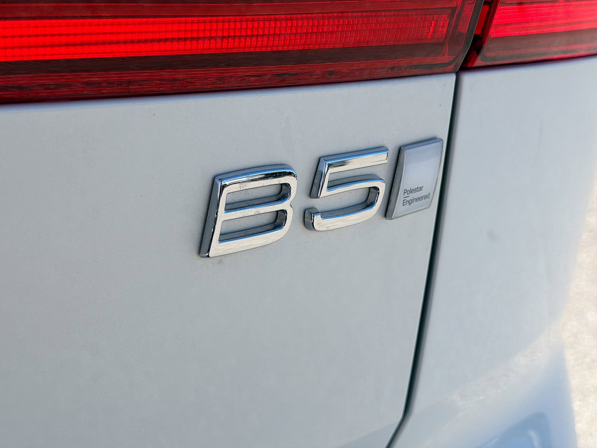 Used 2023 Volvo XC60 B5 Ultimate w/ Climate Package image 12