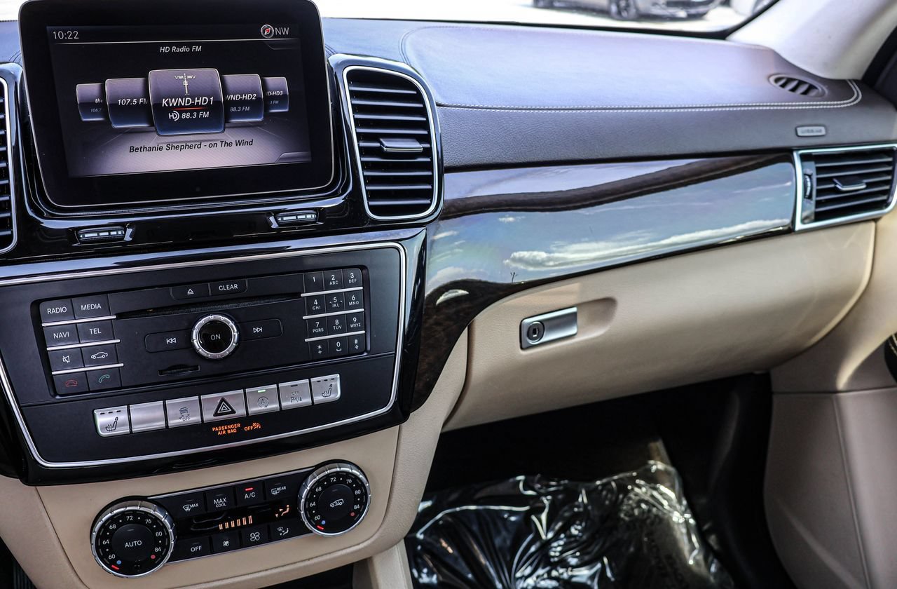 Used 2017 Mercedes-Benz GLS 450 4MATIC image 21