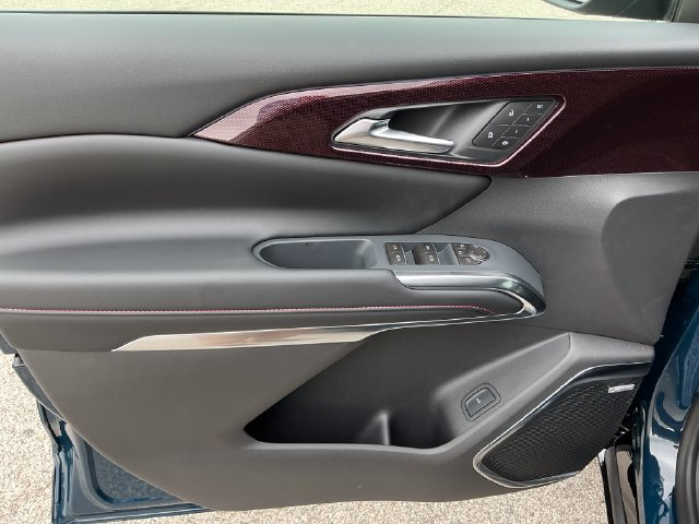 New 2027 Chevrolet Traverse RS w/ LPO, Floor Liner Package AWD/4WD image 9