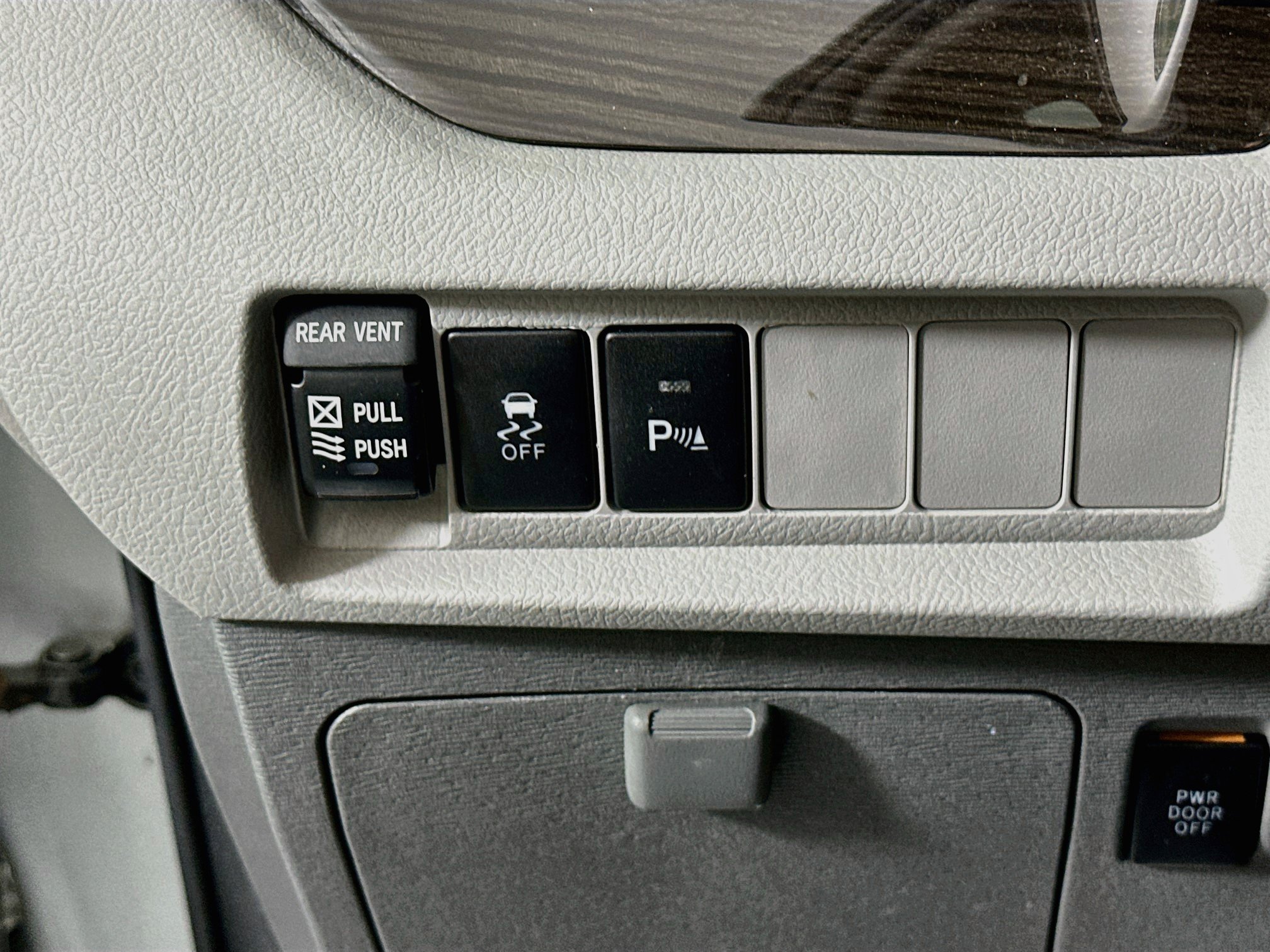 Used 2020 Toyota Sienna XLE Premium FWD image 16