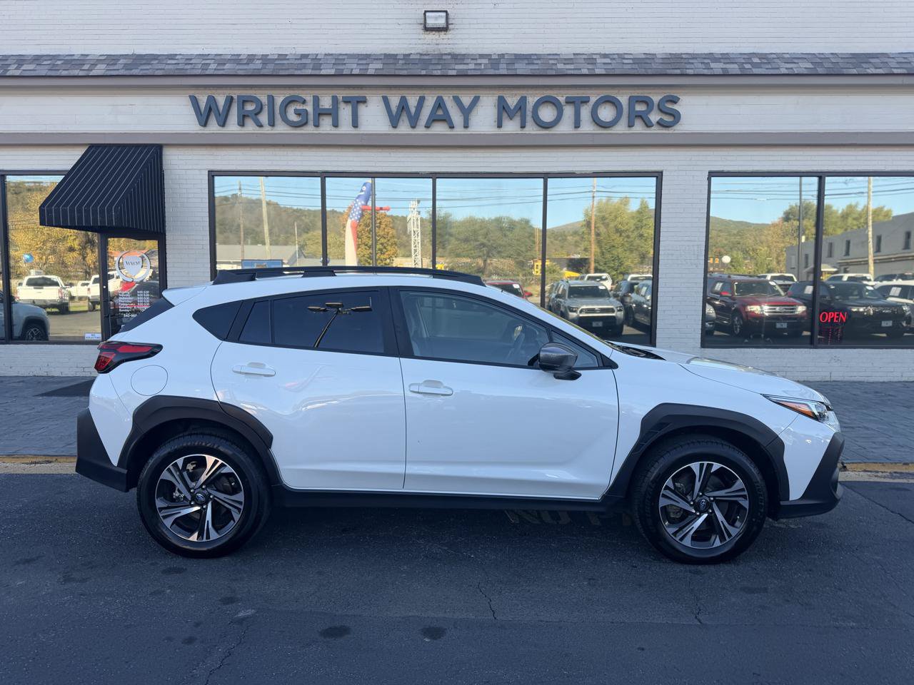 Used 2024 Subaru Crosstrek 2.0i Premium w/ Crosstrek Mirror Package AWD/4WD image 2