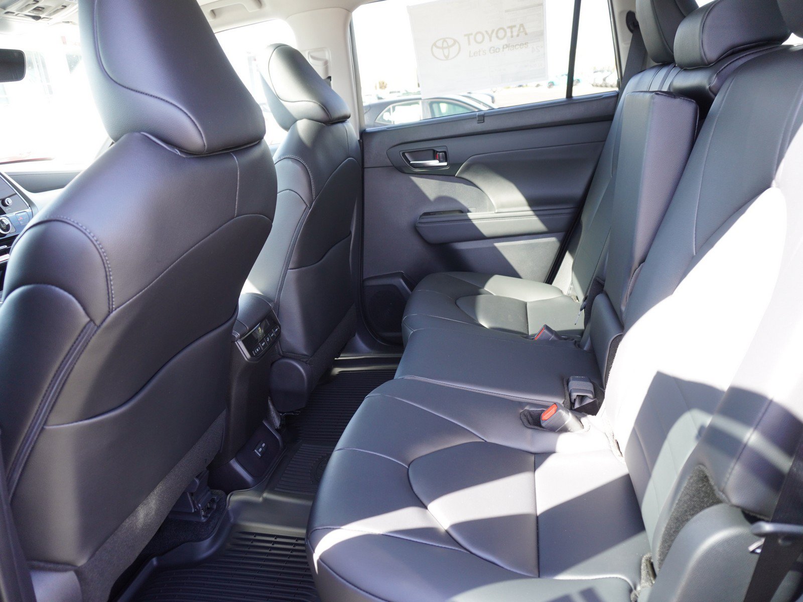 New 2026 Toyota Highlander XLE AWD/4WD image 14