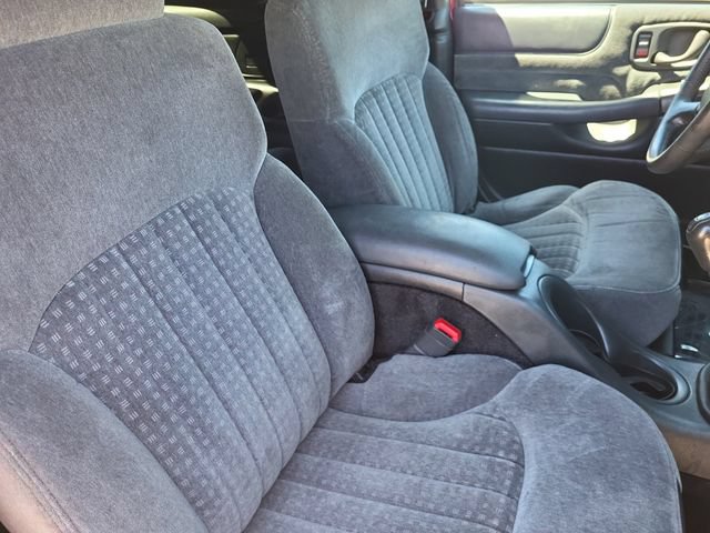 Used 2001 Chevrolet Blazer LS w/ Preferred Equipment Group AWD/4WD image 13