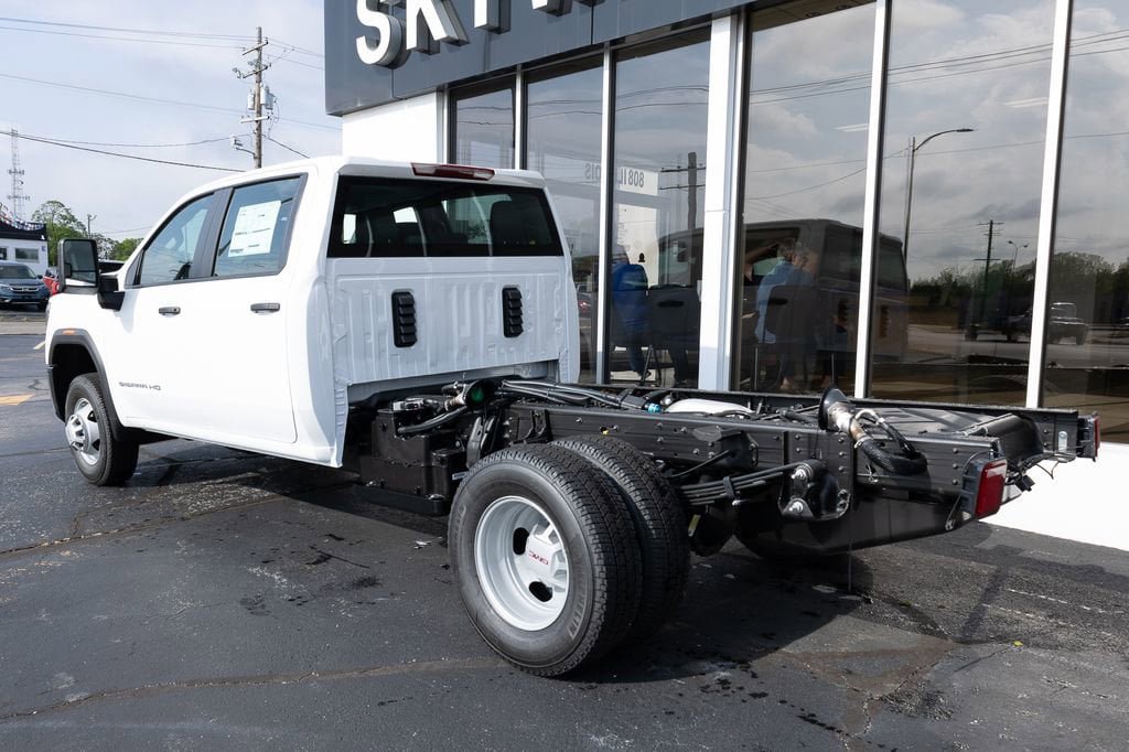 New 2026 GMC Sierra 3500 Pro w/ Snow Plow Prep Package AWD/4WD image 6