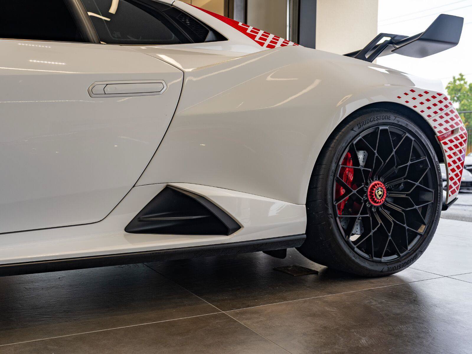 Used 2022 Lamborghini Huracan STO RWD image 45