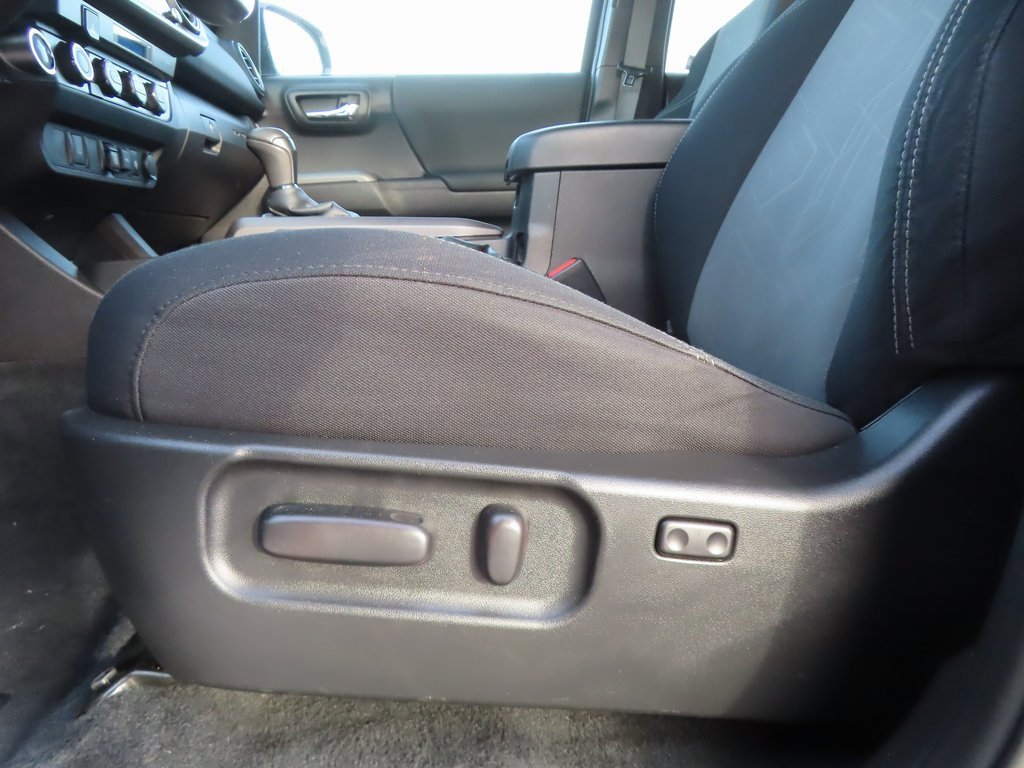 Used 2023 Toyota Tacoma TRD Off-Road image 6