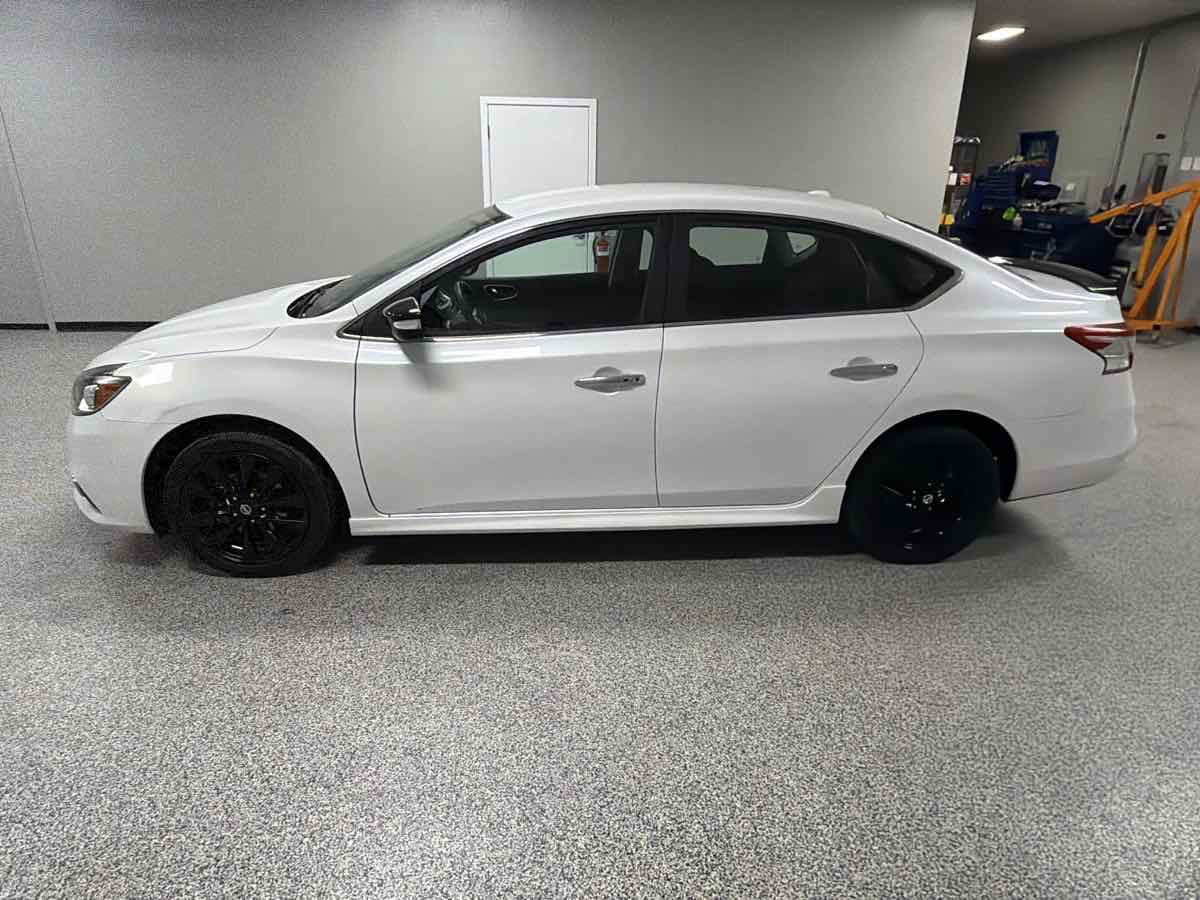 Used 2017 Nissan Sentra SR w/ SR Midnight Edition FWD image 6