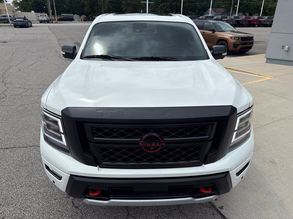 Used 2024 Nissan Titan PRO-4X w/ Pro-4x Convenience Package AWD/4WD image 12