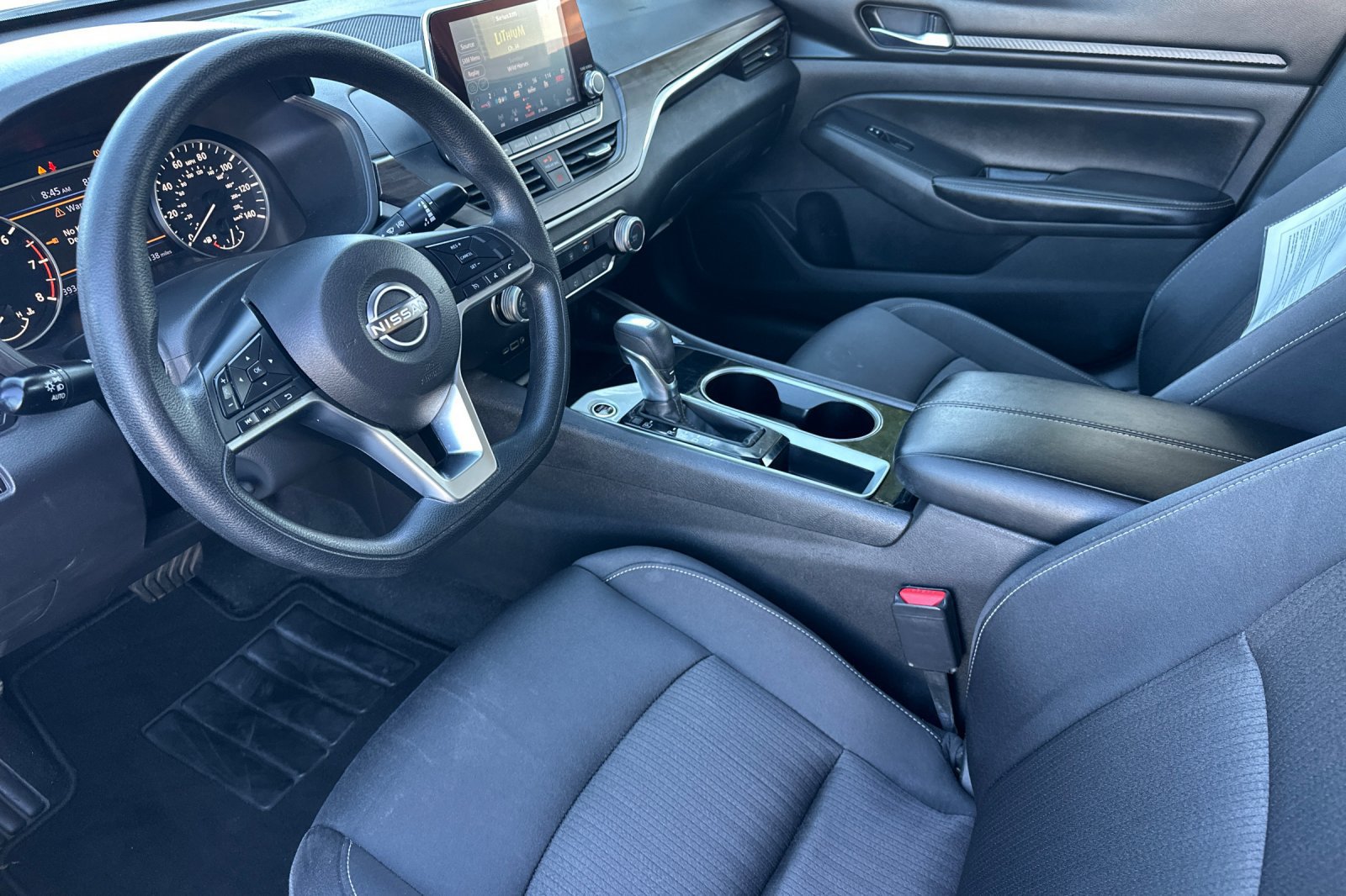 Used 2024 Nissan Altima 2.5 SV FWD image 10