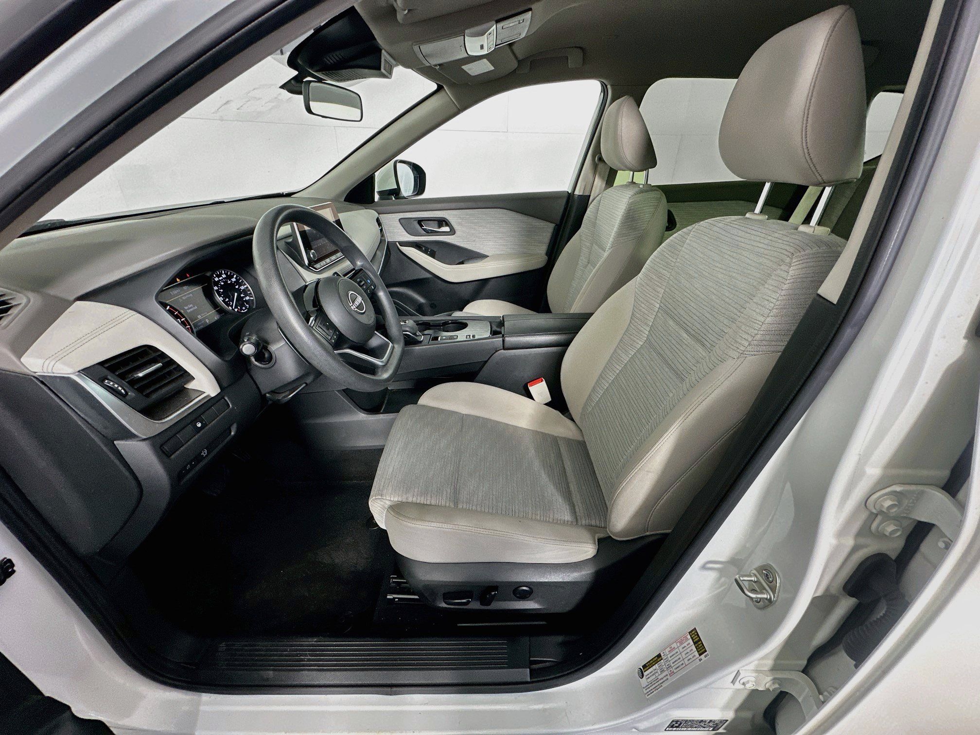 Used 2023 Nissan Rogue SV FWD image 13