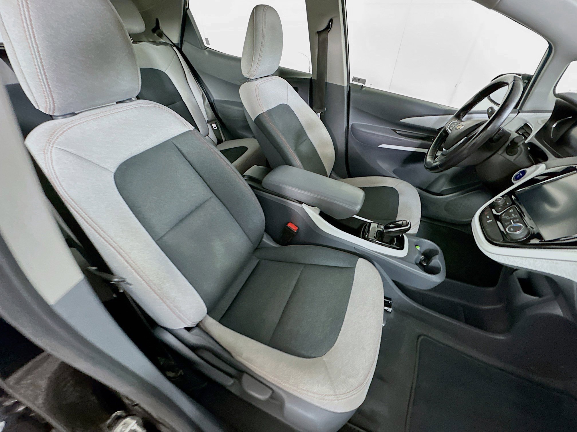 Used 2021 Chevrolet Bolt LT FWD image 29