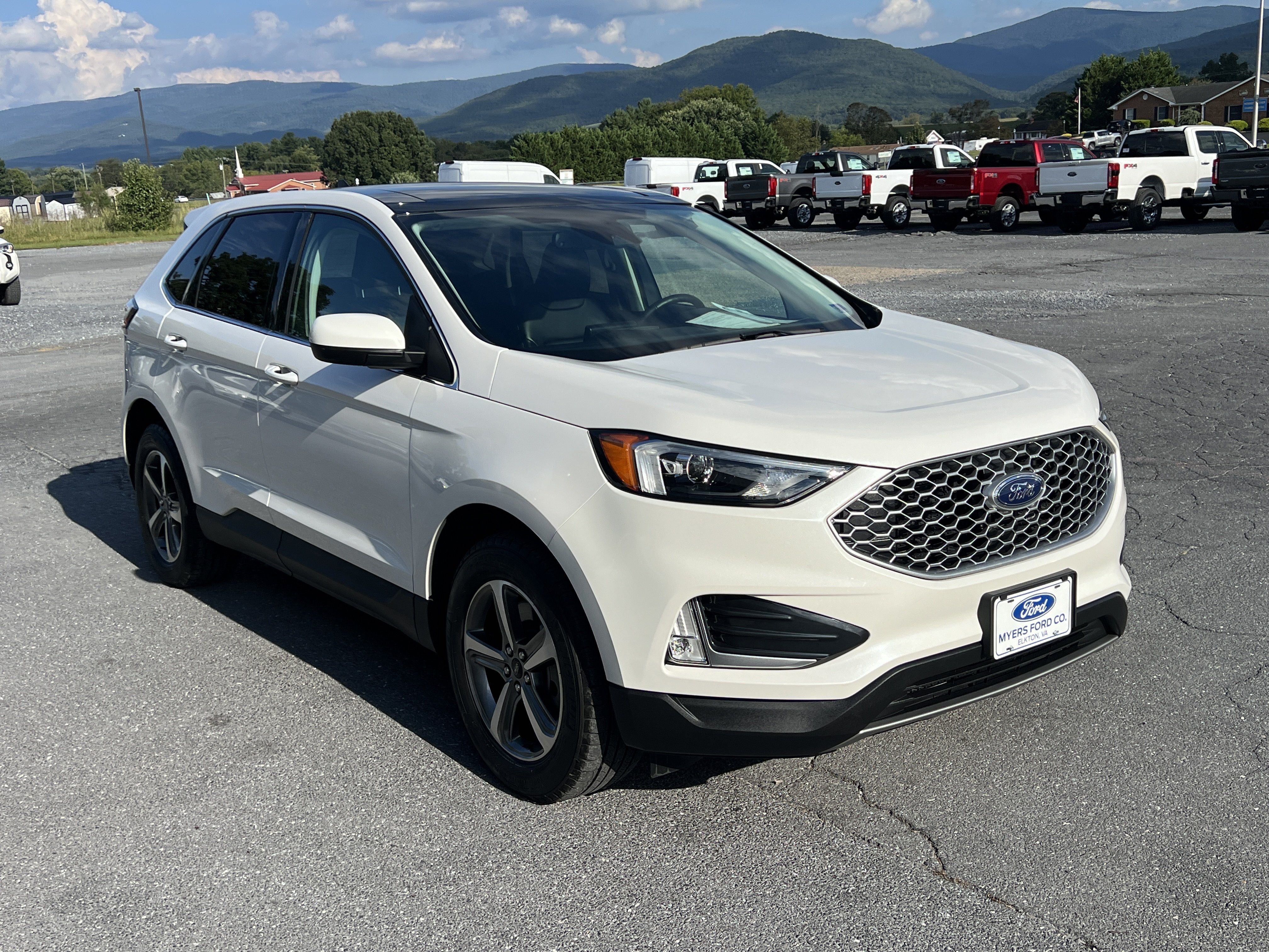 Used 2024 Ford Edge SEL w/ Convenience Package AWD/4WD image 4