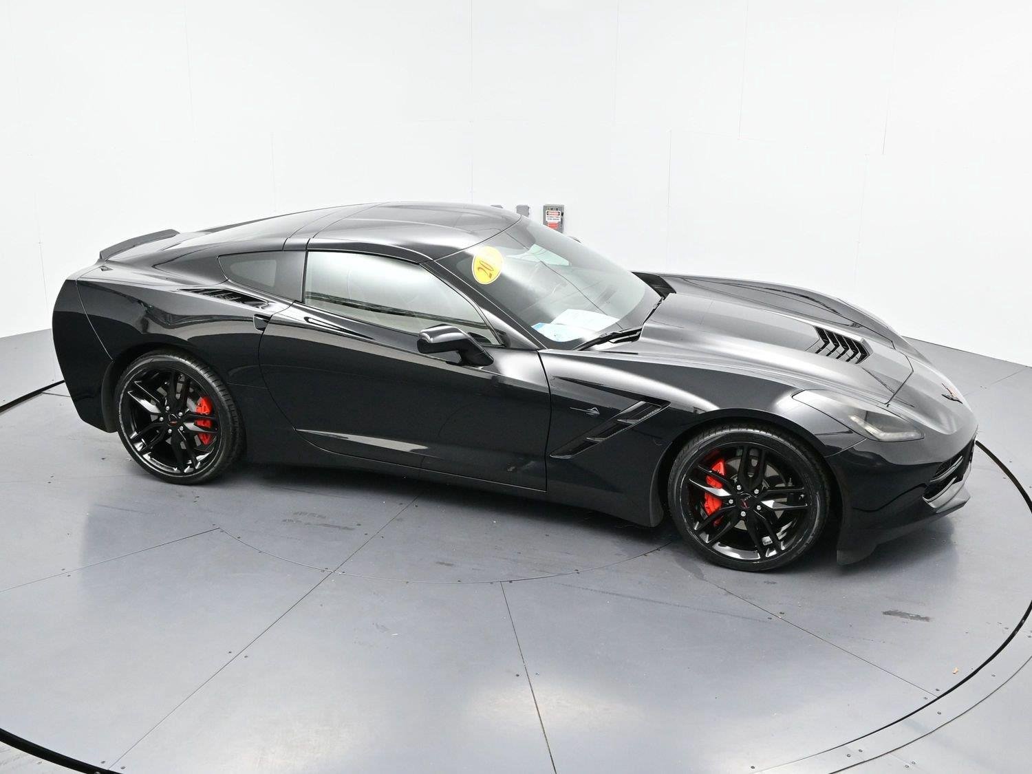 Used 2019 Chevrolet Corvette Stingray Coupe w/ Carbon Flash Badge Package RWD image 33