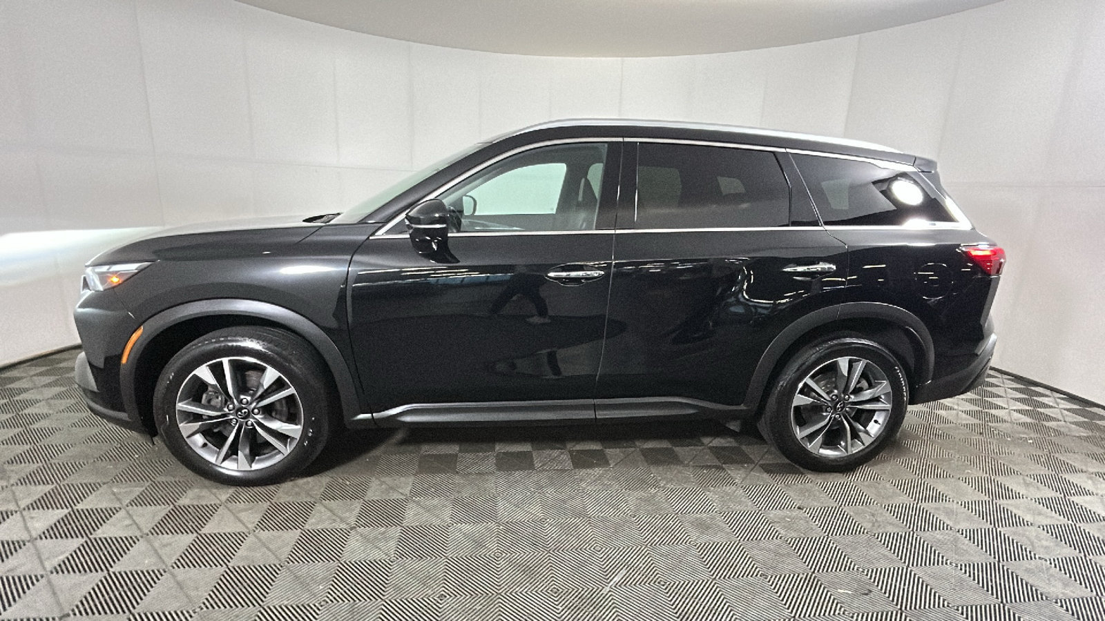 Used 2024 INFINITI QX60 Luxe AWD/4WD image 5