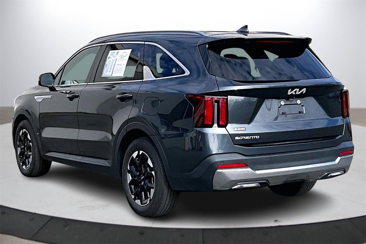 Used 2024 Kia Sorento S image 7