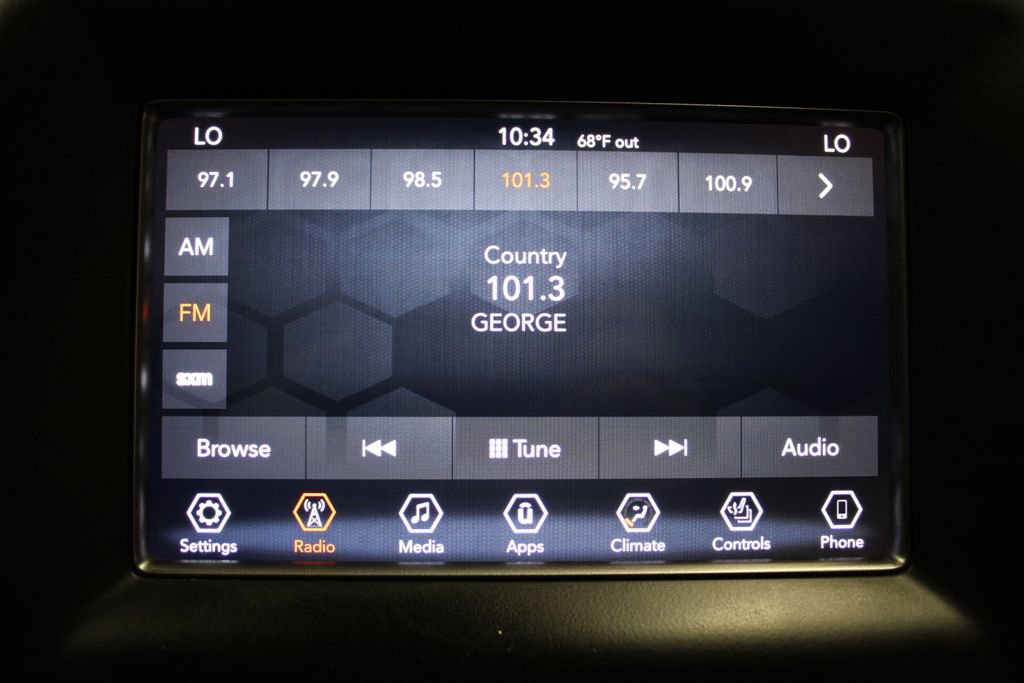 Used 2018 Jeep Grand Cherokee Laredo AWD/4WD image 17