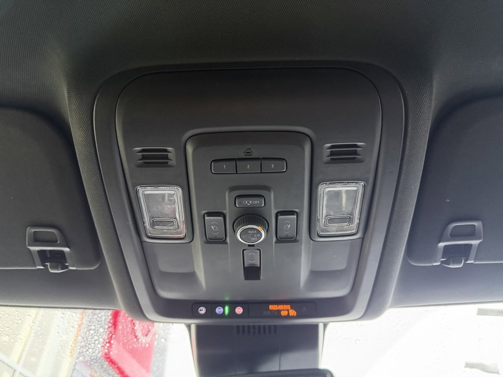 Used 2023 Chevrolet Suburban Premier image 28