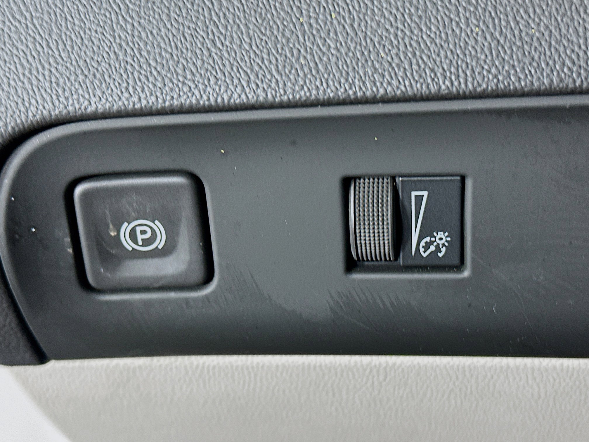 Used 2024 Buick Enclave Essence w/ Technology Package image 17