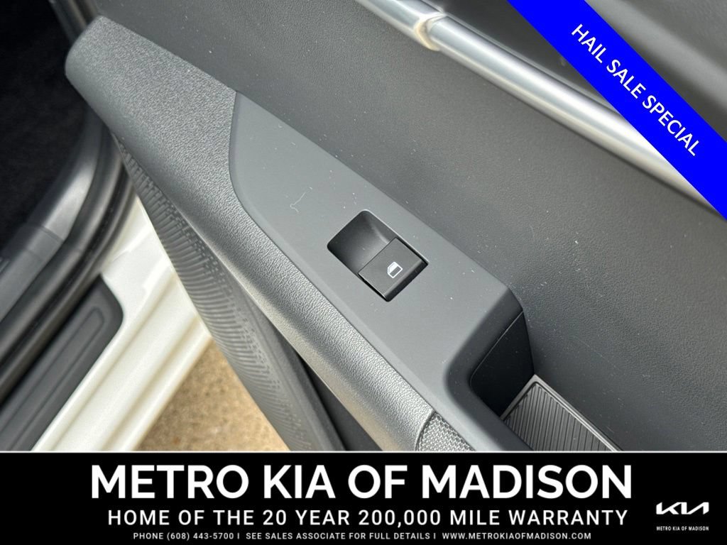 Used 2025 Kia Niro EX FWD image 38