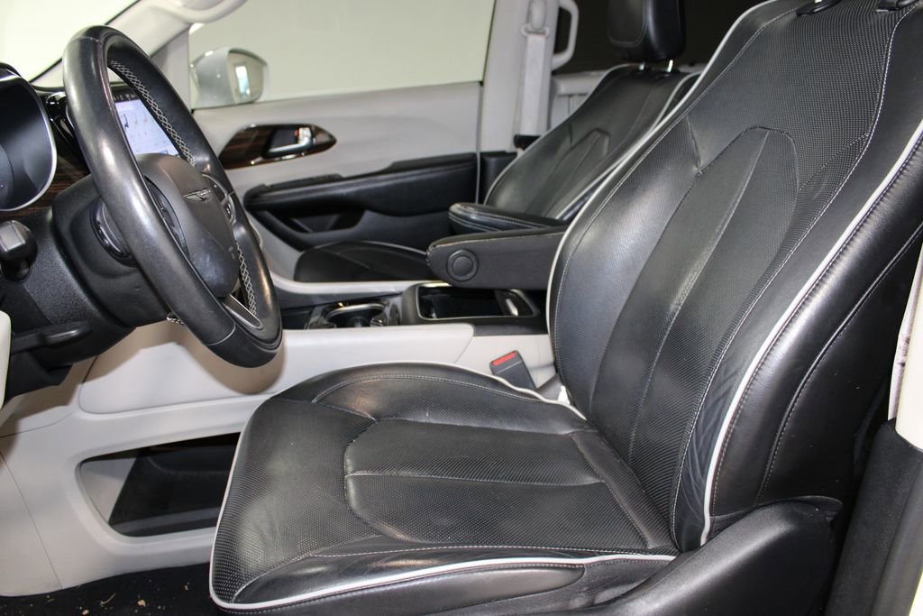 Used 2022 Chrysler Pacifica Limited image 16