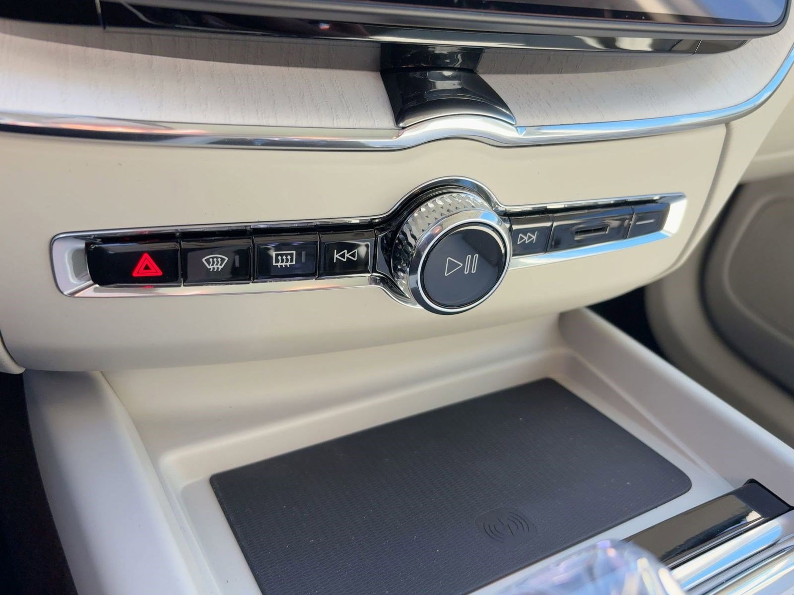 New 2026 Volvo XC60 B5 Ultra w/ Climate Package image 16