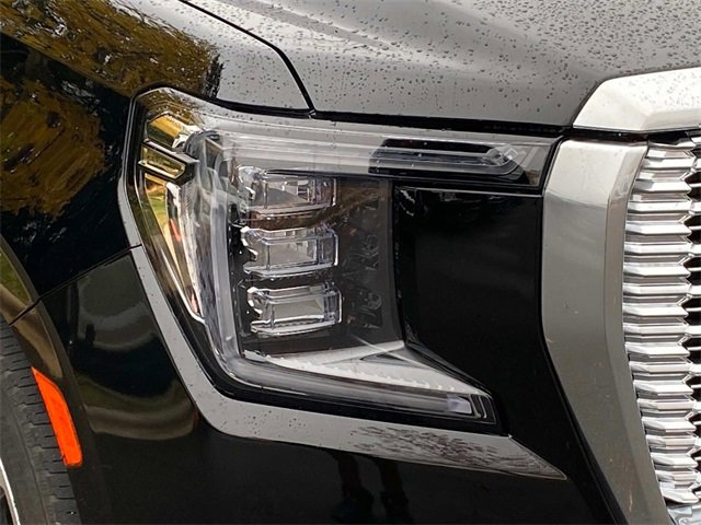 Used 2023 GMC Yukon XL Denali w/ Denali Reserve Package image 4