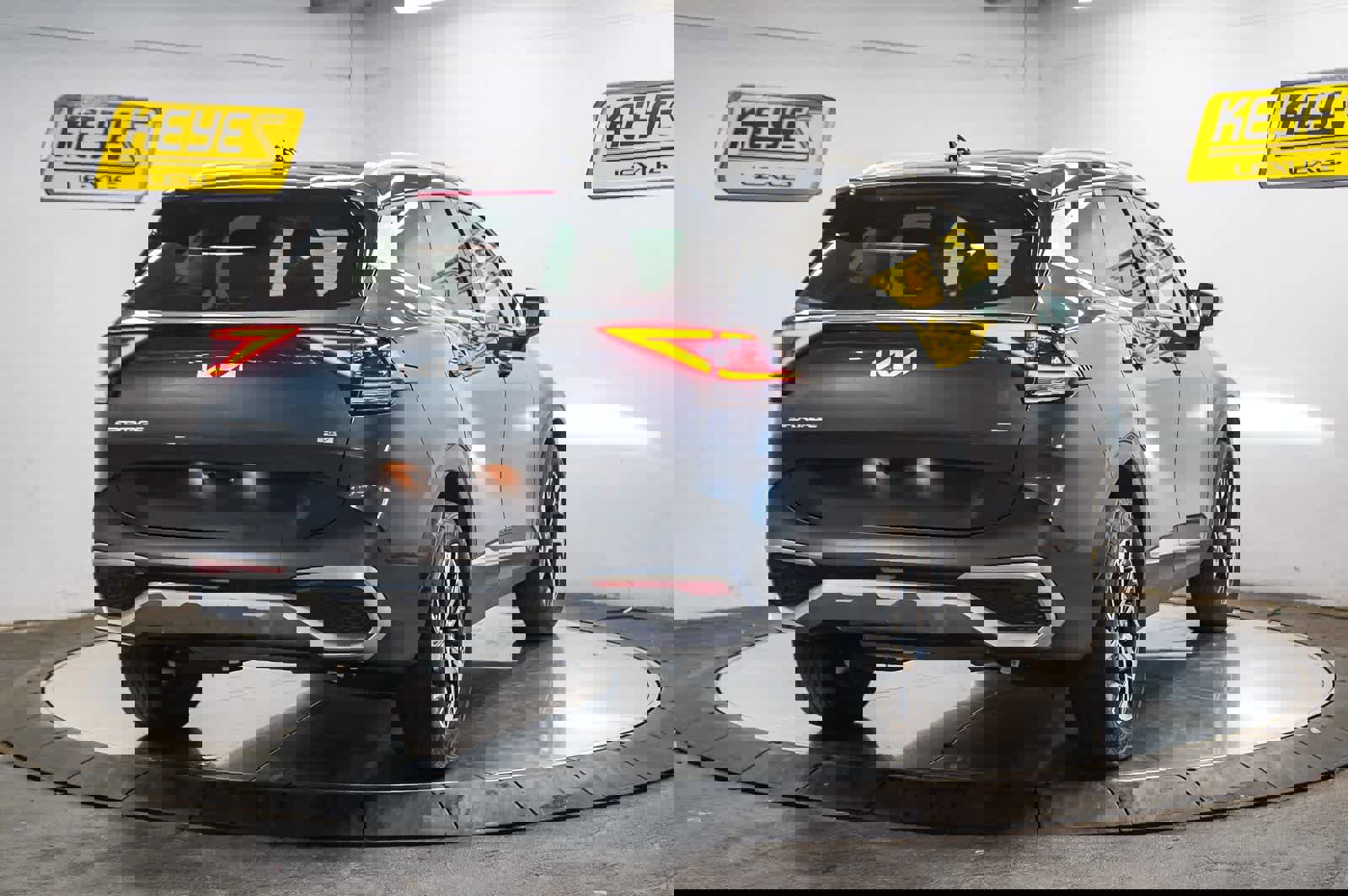 Used 2023 Kia Sportage EX image 4