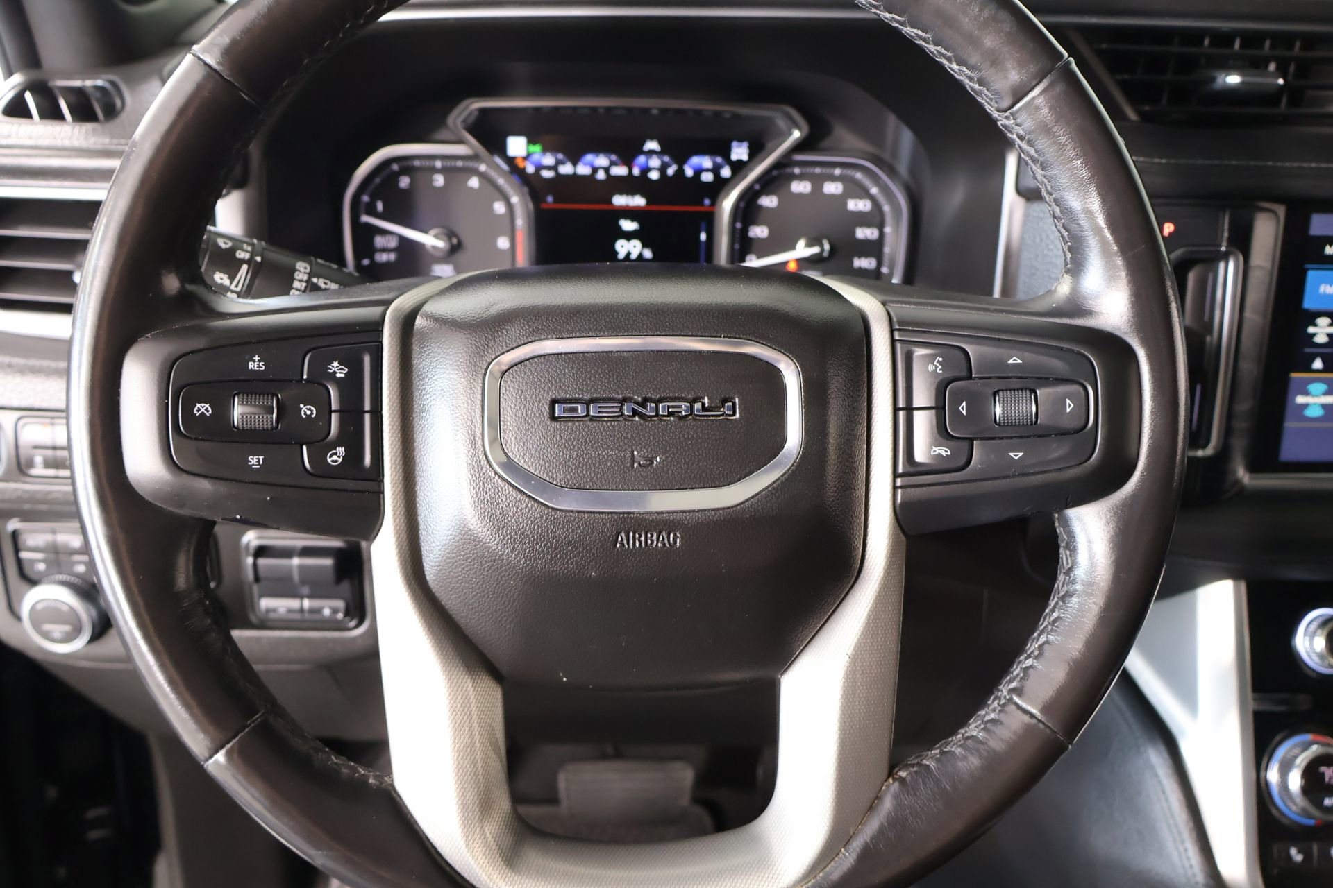 Used 2021 GMC Yukon XL Denali w/ Denali Ultimate Package AWD/4WD image 3