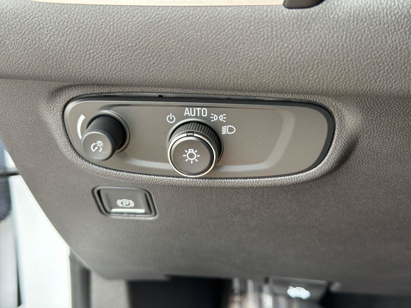 Used 2023 GMC Terrain SLE FWD image 16