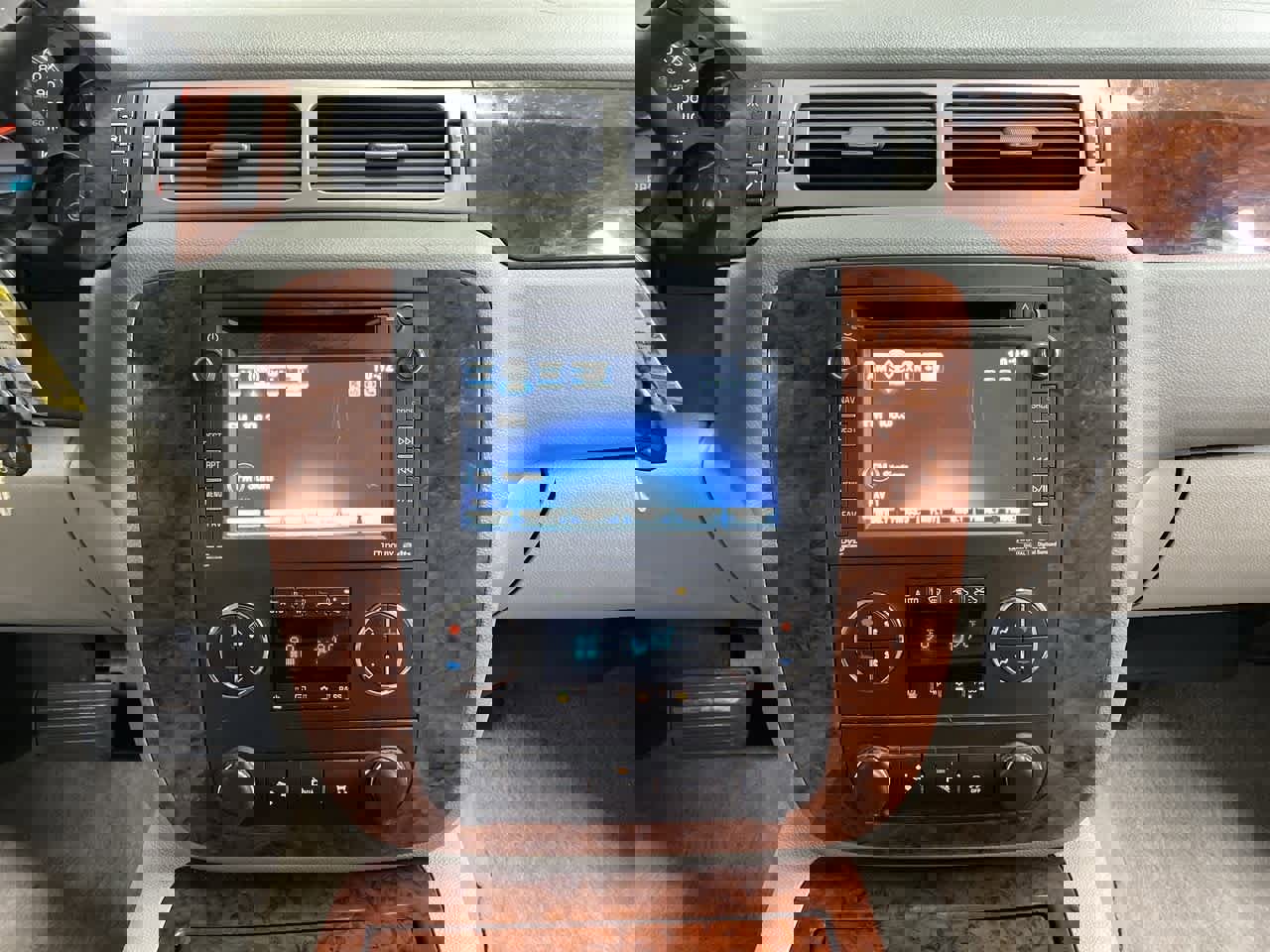 Used 2012 Chevrolet Avalanche LTZ image 25