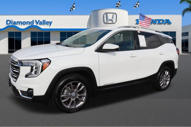 Used 2023 GMC Terrain SLT image 3