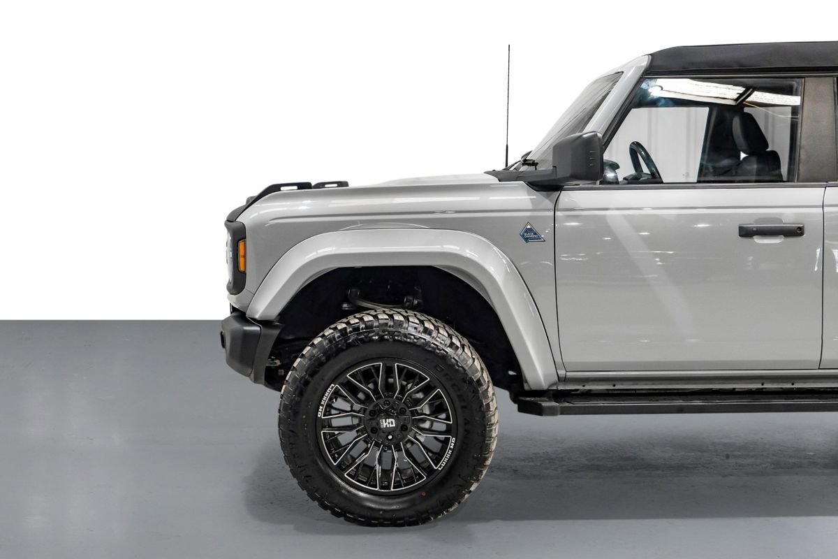 Used 2023 Ford Bronco Black Diamond image 11