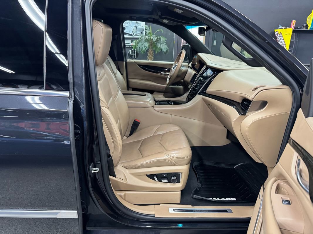 Used 2019 Cadillac Escalade ESV Platinum image 22